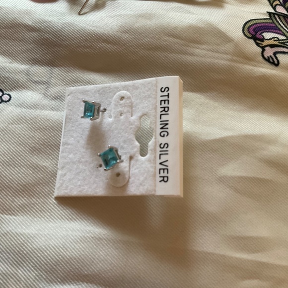 Two pair of earrings, one silver color and pink handmade by artisans 💗. New! - Picture 6 of 9